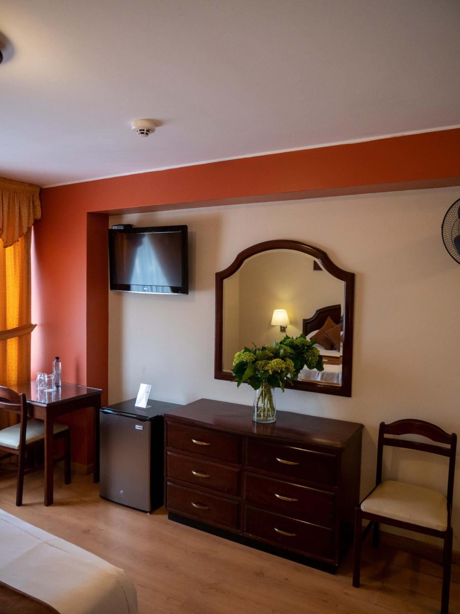Hotel Britania San Borja Лима Екстериор снимка