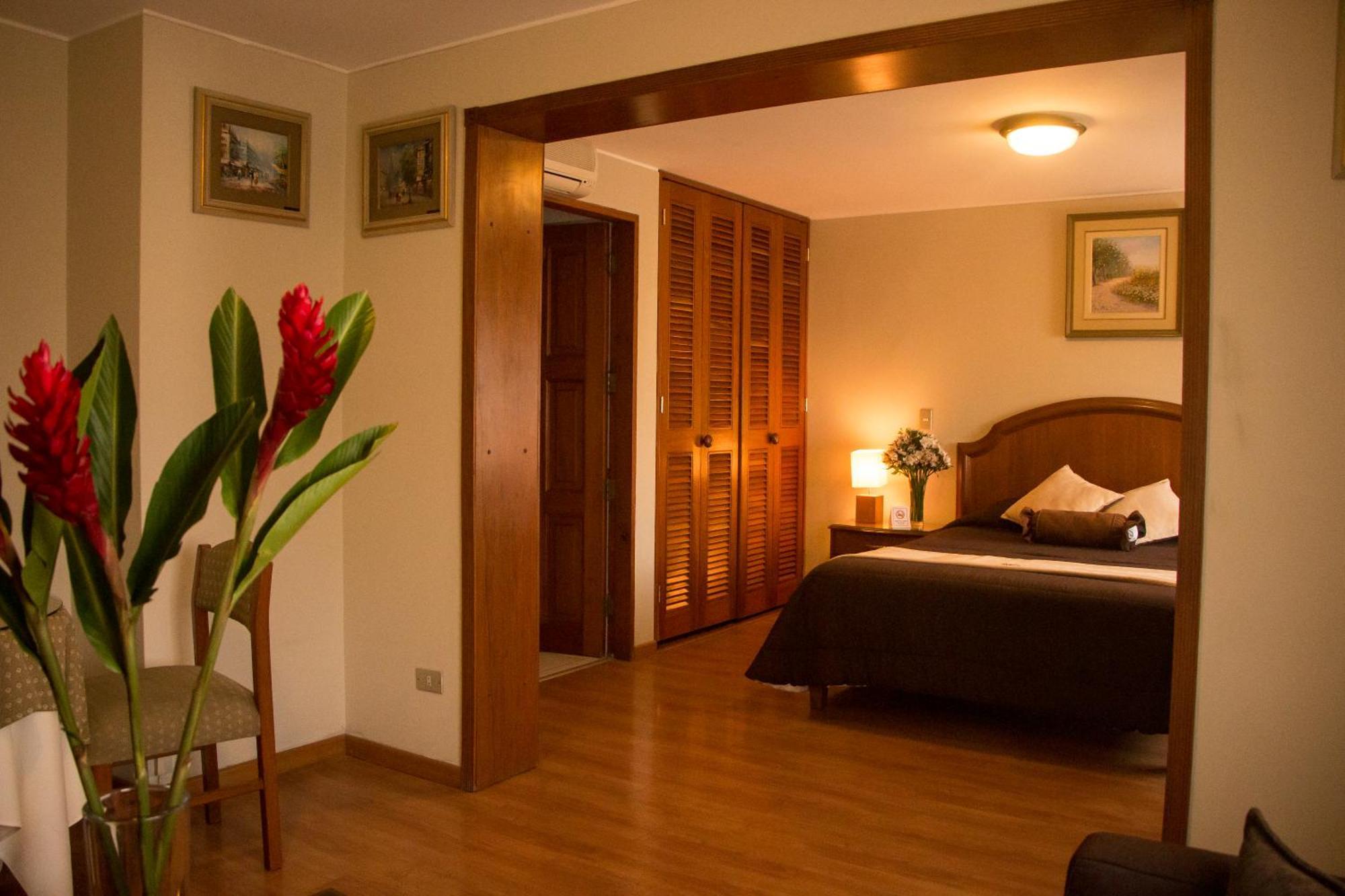 Hotel Britania San Borja Лима Екстериор снимка