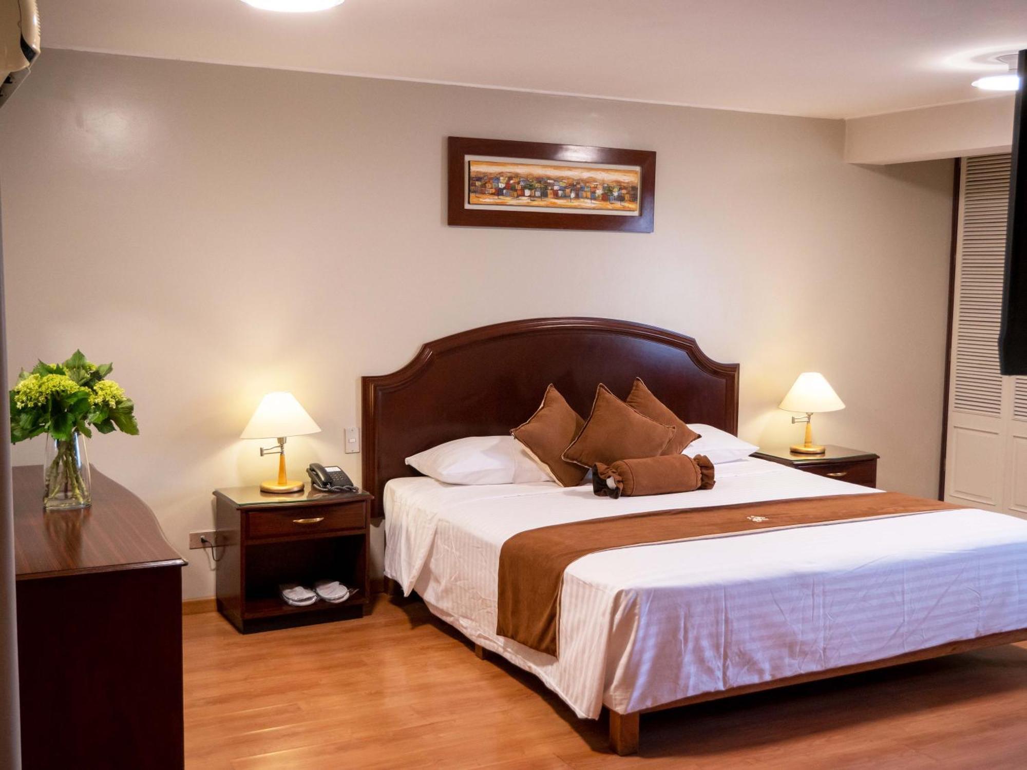 Hotel Britania San Borja Лима Екстериор снимка